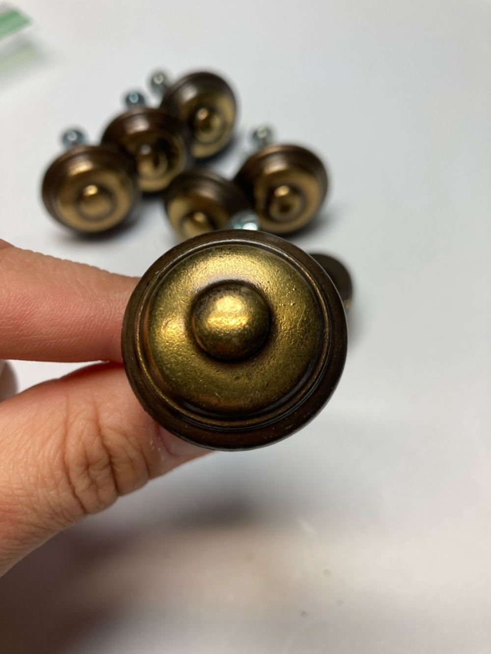 Vintage cabinet dresser knob pulls, gold tone, 7 total with hardware, round